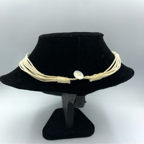 Vintage Rope String Seashell Necklace - Picture 3 of 3